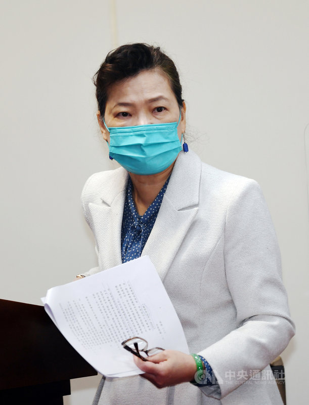 投資台灣三大方案申請期間到110年底,經濟部長王美花(圖)25日在立法院受訪時指出,確實有廠商提到希望能延長投資台灣三大方案,會再跟國發會等部會討論加碼或延長事項,年底前應需做決定。中央社記者施宗暉攝 110年11月25日