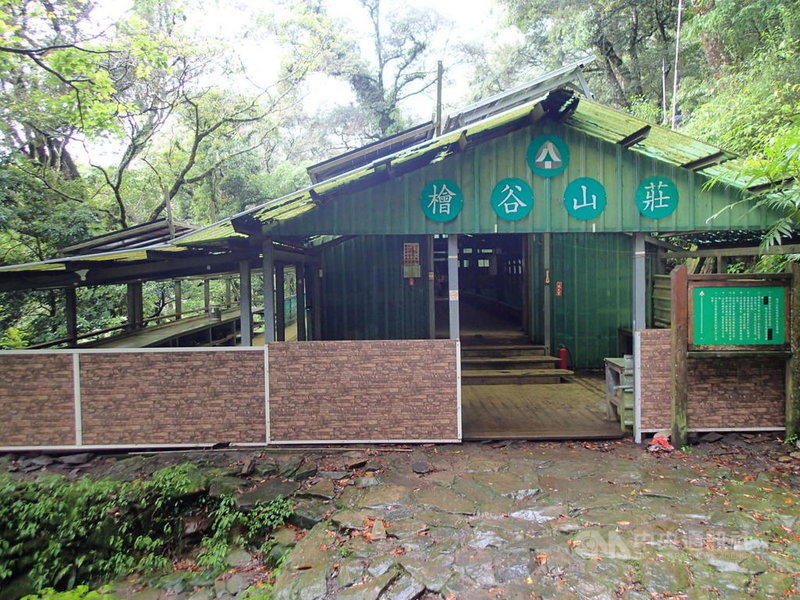 屏東林區管理處26日表示,配合中央流行疫情指揮中心循序漸進調整相關戶外活動,即日起,北大武山檜谷山屋及周邊營地,恢復原有開放住宿量。(屏東林管處提供)中央社記者郭芷瑄傳真 110年11月26日