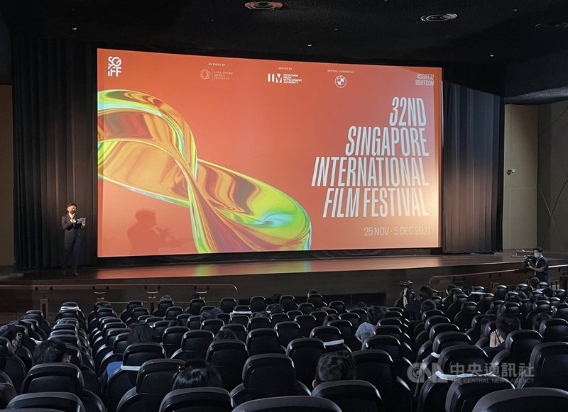 新加坡國際電影節25日晚間舉行開幕式,這次影展播映逾百部片,來自超過40個國家,其中有3部作品來自台灣。中央社記者侯姿瑩新加坡攝 110年11月26日