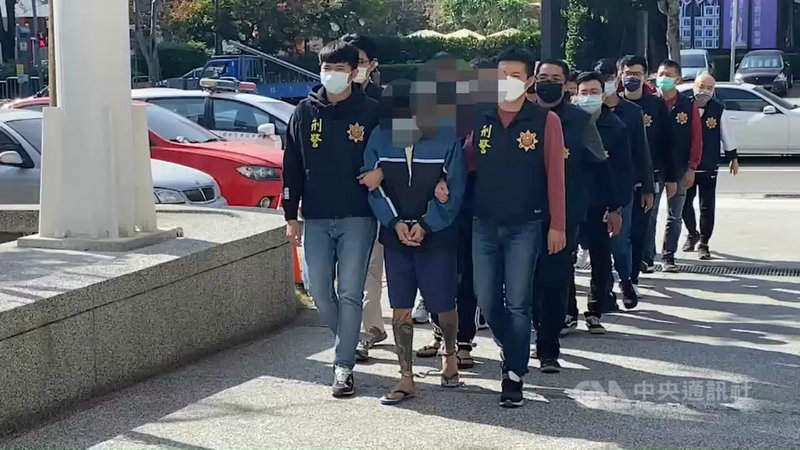 台中市吳姓男子涉成立毒品暴力集團,日前藉故與黑幫成員的同夥強押、毆打吳姓被害人,並向被害人家屬勒贖新台幣128萬元,警方獲報循線逮捕吳男等8人法辦。(翻攝照片)中央社記者蘇木春傳真 110年11月26日