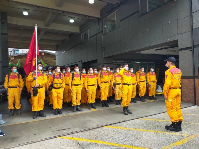 台北市搜救隊取得重型能力認證,將可在2個以上救災地點執行10天以上搜救任務,過程中,相關設備及救援等任務都可由搜救隊伍自行完成。(北市消防局提供)中央社記者劉建邦傳真 110年11月27日
