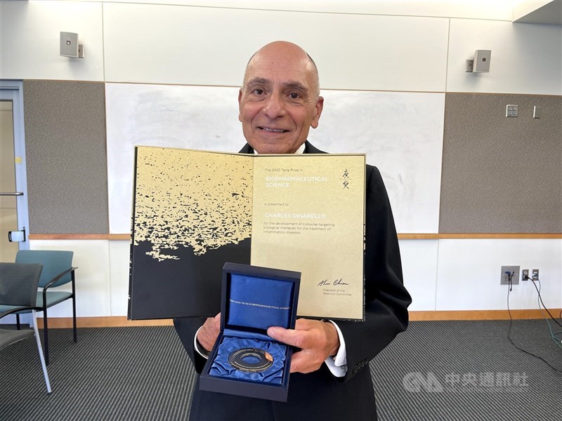 科羅拉多大學醫學教授迪納雷羅(Charles Dinarello)獲2020年唐獎生物醫學獎肯定。中央社記者林宏翰丹佛攝 110年11月23日