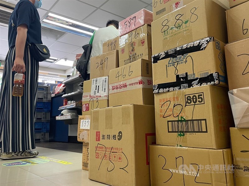 海外網購包裹通關「預先委任」新制12月將上路,初期鎖定4大對象,並將從遭冒名通關者先行,明年中全面實施。(示意圖/中央社檔案照片)