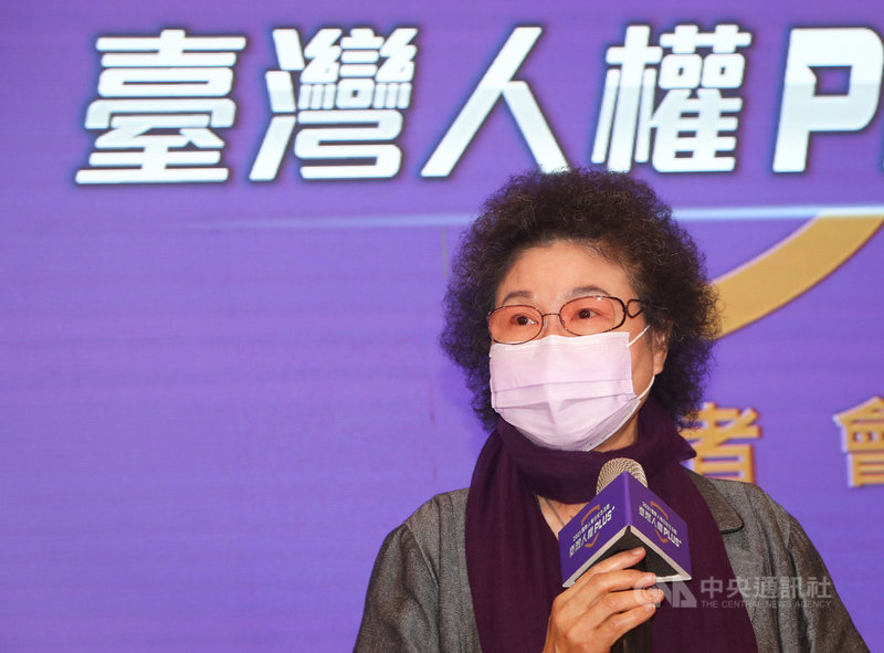 12月10日是國際人權日,國家人權委員會主委陳菊29日出席記者會表示,將舉行一個月的系列活動,除了促進與保障人權外,也要運用柔性、積極的力量,結合民間及行政部門,共同讓人權不斷改善、進步。中央社記者王騰毅攝 110年11月29日