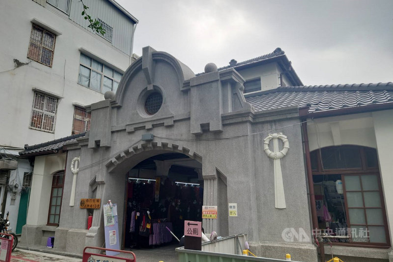 位於台南市中西區的市定古蹟西市場曾是日治時期台南最大的市場,俗稱「大菜市」,見證台灣近代市場發展歷史。中央社記者楊思瑞攝 110年11月29日