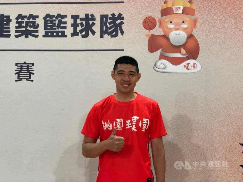 從退休到去年復出,控球後衛陳世杰又因傷整季缺陣,新賽季將重披老東家SBL璞園戰袍,陳世杰30日形容回歸心情,猶如「回到初衷」。中央社記者黃巧雯攝 110年11月30日