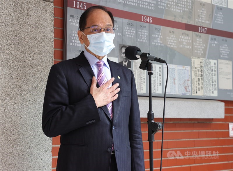 立法院長游錫堃(圖)30日被問到民進黨立委高嘉瑜疑遭施暴問題時表示,為高嘉瑜感到難過,希望她能夠趕快平復,也希望男女之間不管夫妻或戀人、朋友,應該和平相處,不能暴力相向。中央社記者謝佳璋攝 110年11月30日