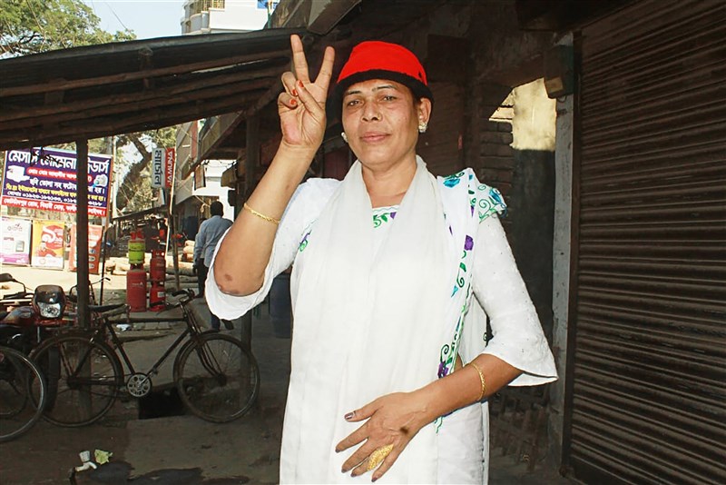 南亞國家孟加拉的一座小鎮選出全國史上首位跨性別市長，45歲的獨立候選人利杜28日以壓倒性票數擊敗執政黨對手，寫下歷史新頁。（法新社）