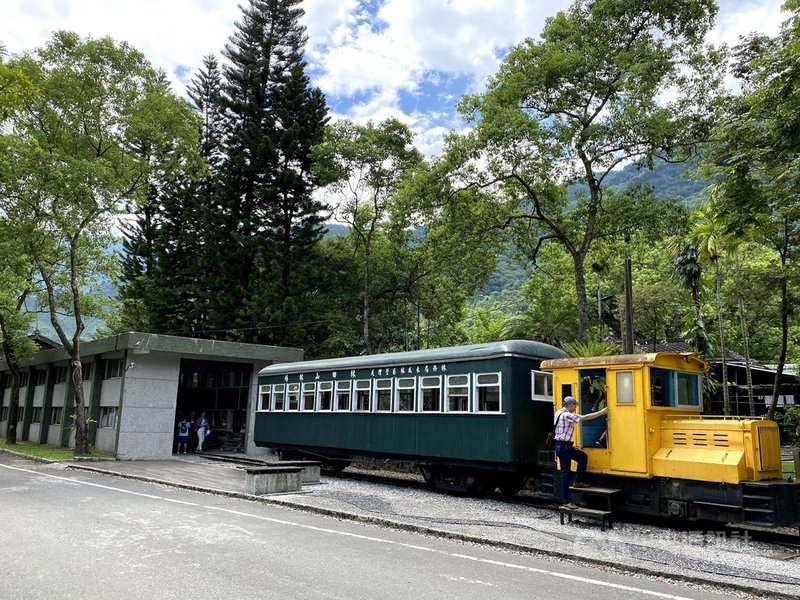 林田山在1960年代的伐木高峰期擁有百餘幢房舍,聚落人口超過2000人,熱鬧繁華;政府終止伐木後,改設為「林田山林業文化園區」,2006年花蓮縣政府文化局依文資法登錄為「聚落建築群」。中央社記者李先鳳攝 110年12月1日
