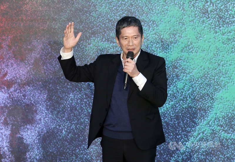 文化部長李永得(圖)1日在台北101出席「2022希望 楊英風.楊奉琛藝術展」開幕記者會,他致詞表示,楊英風是台灣繼黃土水之後的雕刻大師,與蒲添生為同一時代,作品具一派宗師開創的氣勢跟架式,令人敬佩。中央社記者張皓安攝 110年12月1日