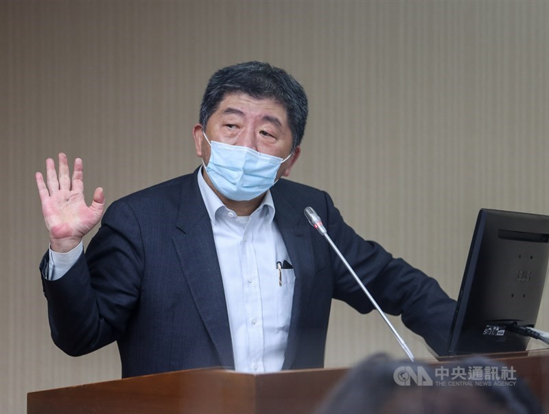 立法院社會福利及衛生環境委員會2日邀請衛福部長陳時中針對「面對COVID-19變異病毒Omicron疫情威脅,我國疫苗、邊境管理政策因應作為、COVID-19口服藥研發採購及審查進度」等進行專題報告並備質詢。中央社記者鄭清元攝 110年12月2日