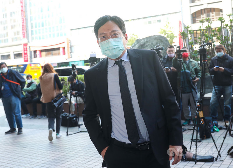 民進黨立委高嘉瑜遭男友林秉樞施暴,引發社會關注;高嘉瑜2日委託律師李永裕(圖)舉行記者會,駁斥林秉樞被媒體堵訪時的說法。中央社記者吳家昇攝 110年12月2日