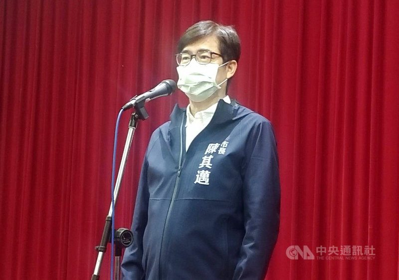 三井LaLaport傳將進駐鳳山,高雄市長陳其邁2日在市議會受訪表示,市府有掌握廠商投資計畫,發展衛武營周邊商務觀光休閒產業,是市府鳳山中城計畫一部分,樂見有潛力廠商,尤其是跨國或願意深耕高雄、看好高雄的企業來高雄投資。中央社記者蔡孟妤攝 110年12月2日