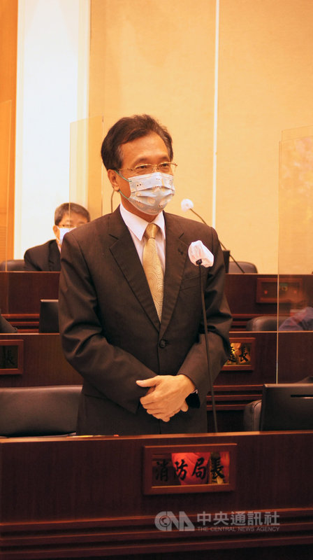 彰化縣副縣長林田富兼任消防局代理局長,2日前往議會備詢,多名議員針對林田富兼任消防局長提出質疑,不過林田富答詢時未正面回應議員們關切有無消防專業的議題。中央社記者吳哲豪彰化攝 110年12月2日