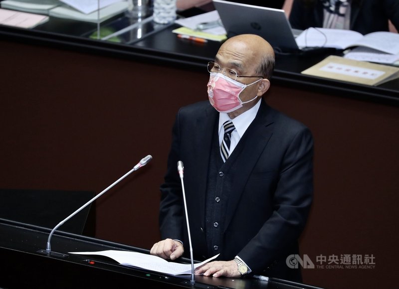 行政院長蘇貞昌(圖)3日赴立法院報告海空戰力提升計畫採購特別預算案編製經過,並透過書面資料指出,這是為了捍衛領海、領空與區域和平穩定的重大國防投資,也向國際展現台灣自我防衛的決心,盼各立委全力支持。中央社記者張皓安攝 110年12月3日