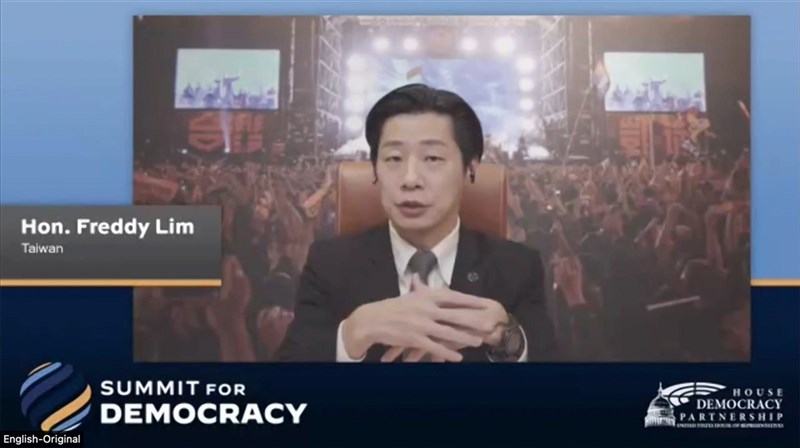 無黨籍立委林昶佐2日受邀出席美國民主峰會場邊會,是活動上唯一台灣、亞洲代表,暢談台灣如何對抗中國數位威權主義。(取自活動直播畫面)中央社記者徐薇婷華盛頓傳真 110年12月3日