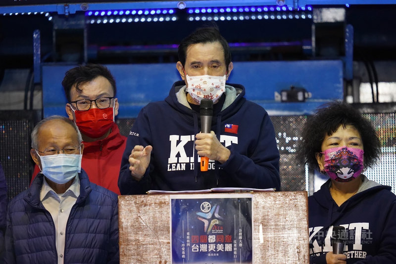 重啟核四、反萊豬、三接遷離及公投綁大選4大公投案18日將投票,前總統馬英九(右2)4日到新竹市為4項公投案宣講,呼籲全民支持國民黨立場,力促民眾投下4張同意票。(立委鄭正鈐辦公室提供)中央社記者魯鋼駿傳真 110年12月4日