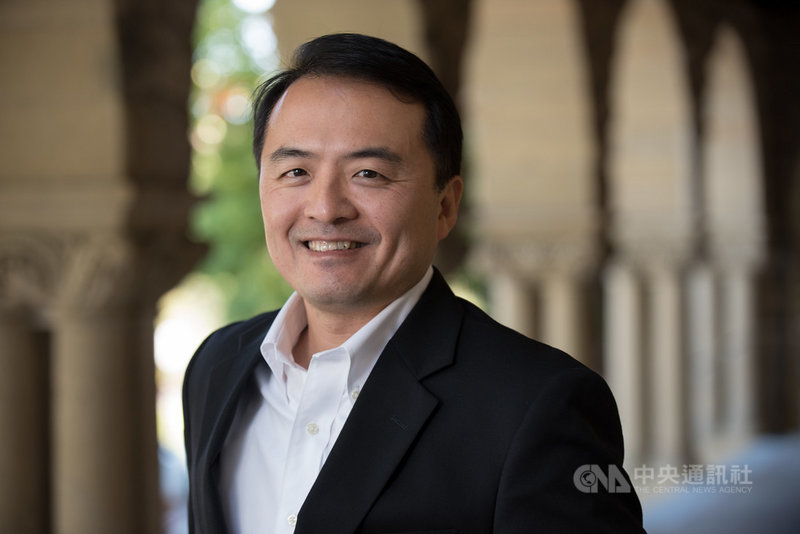 史丹佛大學小兒醫學教授王智弘於美西時間3日接受中央社專訪表示,對抗Omicron,每個人能做的是接踵疫苗和補強針,做好自身防疫行為,小心謹慎但不驚慌。(王智弘提供)中央社記者周世惠舊金山傳真 110年12月4日
