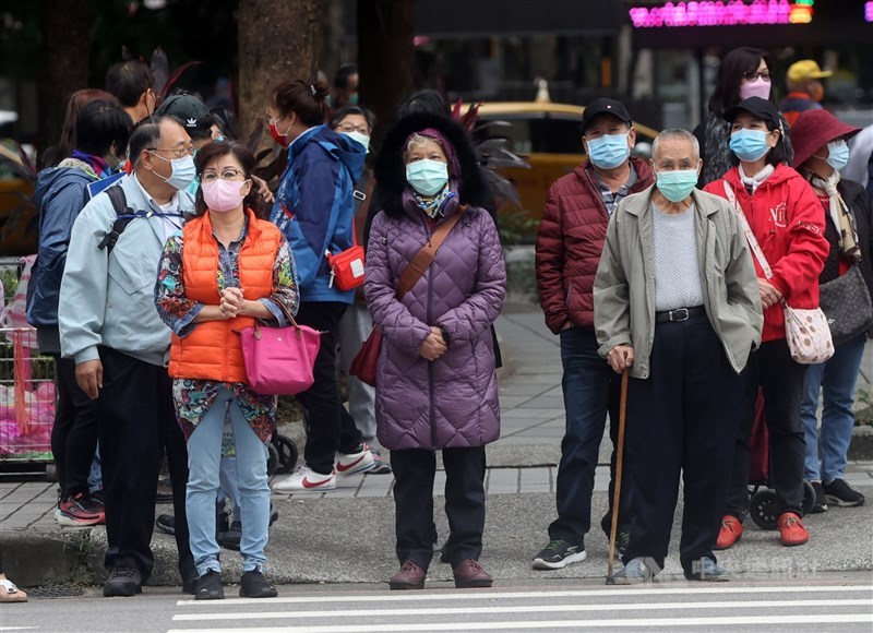 中央氣象局4日發布低溫特報，新竹縣、苗栗縣有機會降到攝氏10度以下。（中央社檔案照片）