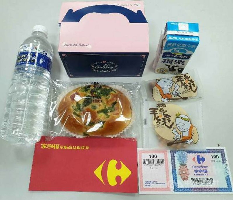 家樂福4日表示,5日起包含高雄、宜蘭、斗六、屏東等分店提供COVID-19(2019冠狀病毒疾病)疫苗接種服務,宜蘭還送新台幣100元家樂福禮券及餐盒。(家樂福提供)中央社記者蔡孟妤傳真 110年12月4日
