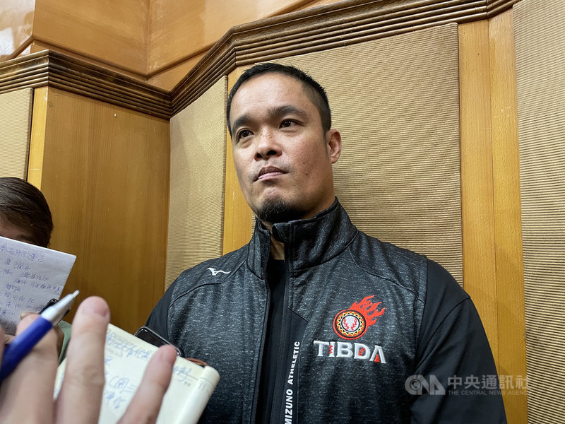 中職中信兄弟隊野手、39歲林智勝(圖)日前打出中職生涯第289轟,追平退役球星張泰山保持的中職最多轟紀錄,林智勝7日說,如果身體健康、穩定出賽,「我非常有把握明年可以破300轟」。中央社記者謝靜雯攝 110年12月7日