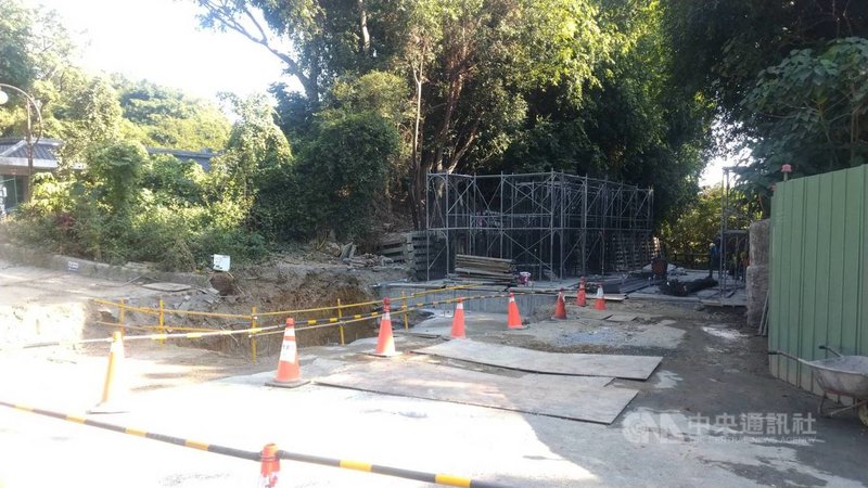 高雄壽山動物園目前休園進行改建工程,預計111年4月可先開放部分園區,111年9月則全面開放入園。中央社記者蔡孟妤攝 110年12月7日