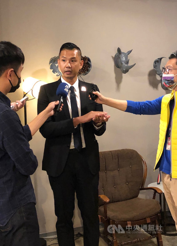 立法院會7日三讀修正通過運動產業發展條例部分條文,藉150%抵稅額提升企業投資意願。P. LEAGUE+聯盟執行長陳建州(中)受訪表示,這對台灣體育發展是很重要一步,可照顧更多選手。中央社記者黃巧雯攝 110年12月7日