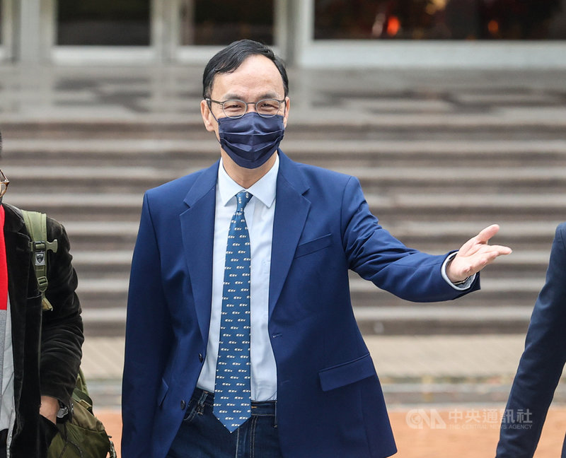 國民黨主席朱立倫7日出席國民黨黨史檔案啟用典禮暨檔案應用講座表示,能與學術機關合作,希望珍貴的黨史能好好保存、運用,對於學術交流、國際連結都會有正面幫助。中央社記者鄭清元攝 110年12月7日