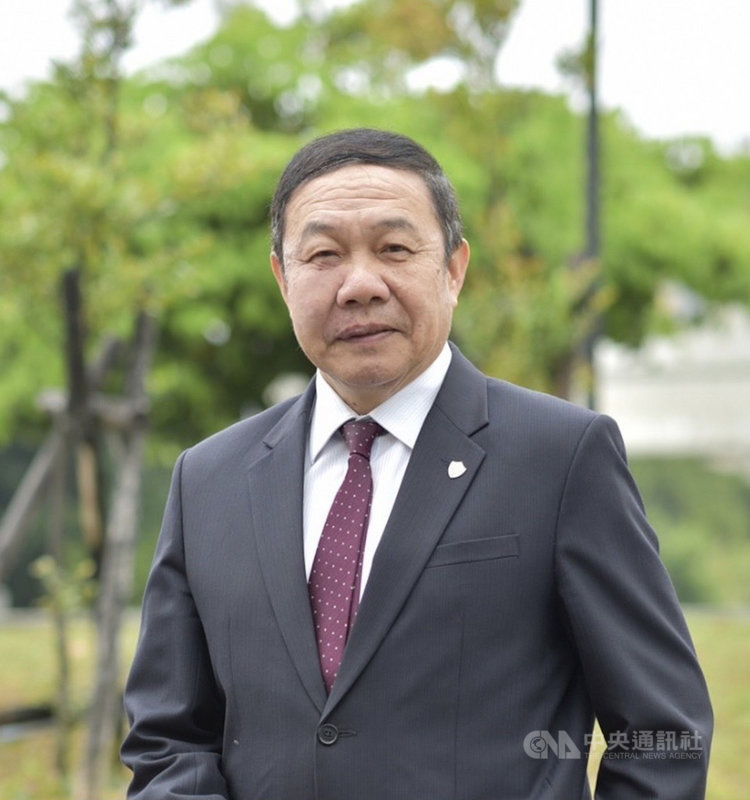 中職富邦悍將隊7日公布,原富邦育樂董事長兼悍將領隊的蔡承儒,在完成階段性任務後將正式卸下領隊一職,由國立台灣體育運動大學前校長林華韋(圖)擔任新領隊。(富邦悍將提供)中央社記者謝靜雯傳真 110年12月7日