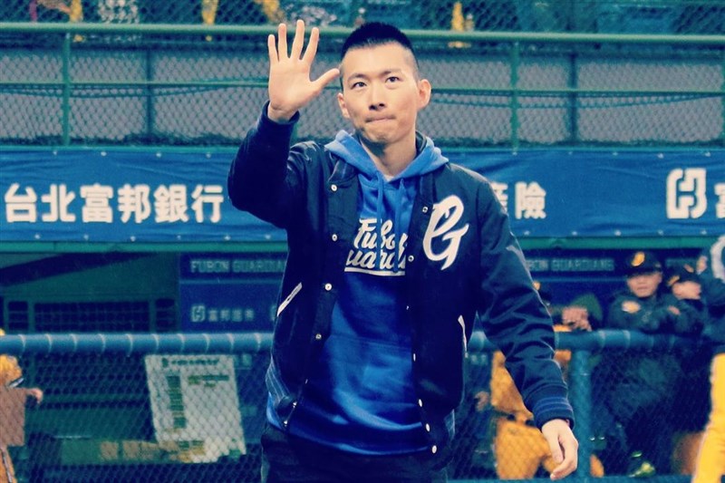 中職富邦悍將領隊蔡承儒將卸任,他8日在社群表達不捨,但認為球隊還是有專職的領隊較好。(圖取自instagram.com/chris.cr.tsai)