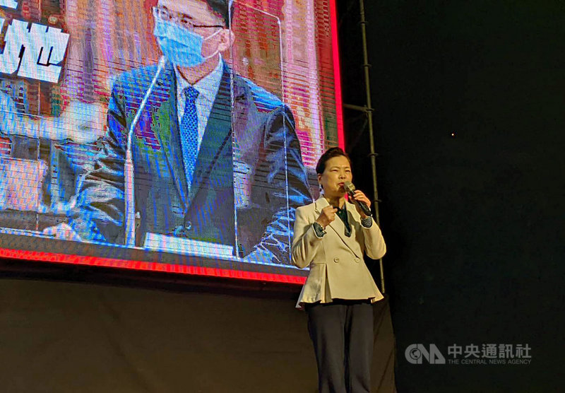 經濟部長王美花10日晚間在高雄出席民進黨「四個不同意 台灣更有力」公投說明會,為4大公投案政府立場宣講,呼籲民眾18日務必一起投下4個不同意。中央社記者曾以寧攝 110年12月10日