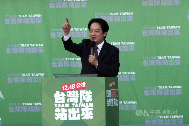 四大公投案18日投票前最後一個星期日，民進黨12日下午在台南安平林默娘公園舉辦「4個不同意．台灣更有力」公投說明會，副總統賴清德（圖）宣講時表示，這是他近日參加的第100場公投說明會。中央社記者楊思瑞攝 110年12月12日