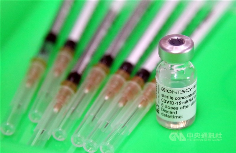 以色列研究人員表示,他們發現輝瑞/BNT疫苗第3劑,能提供對抗Omicron變異株的顯著保護。(中央社檔案照片)