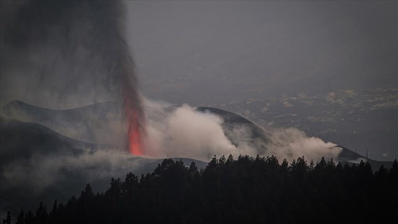 西班牙拉帕馬島火山噴發近3個月,專家13日表示,這是自西元1500年有紀錄以來最長的一次。(安納杜魯新聞社)