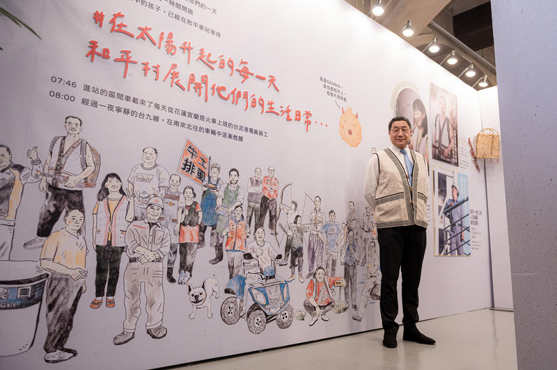 台泥董事長張安平17日在「和平村的神祕巨人 永續和平在華山」展覽開幕儀式受訪表示,美國Fed升息以及COVID-19變種病毒株Omicron將使明年不確定性大幅提高。(台泥提供)中央社記者潘智義傳真 110年12月17日