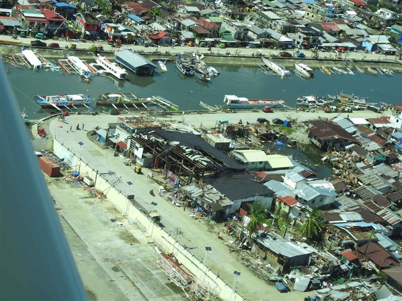 強烈颱風雷伊重創菲律賓。（圖取自facebook.com/coastguardph）