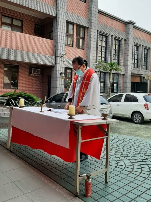 苗栗大湖一名韓籍李姓神父月底將帶著約新台幣35萬元積蓄返鄉為父親治病,日前卻發現「救命錢」遭竊,警方獲報後立即展開追查,成功逮捕竊嫌並找回所有贓款,神父感動說「謝謝台灣警察」。(黃月娥提供)中央社記者管瑞平傳真 110年12月17日