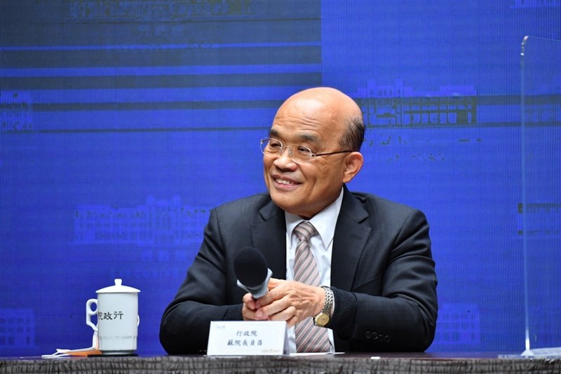 行政院18日晚間針對公投結果舉行記者會,行政院長蘇貞昌表示,將持續推動能源轉型與參與國際貿易。(行政院提供)中央社記者賴于榛傳真 110年12月18日