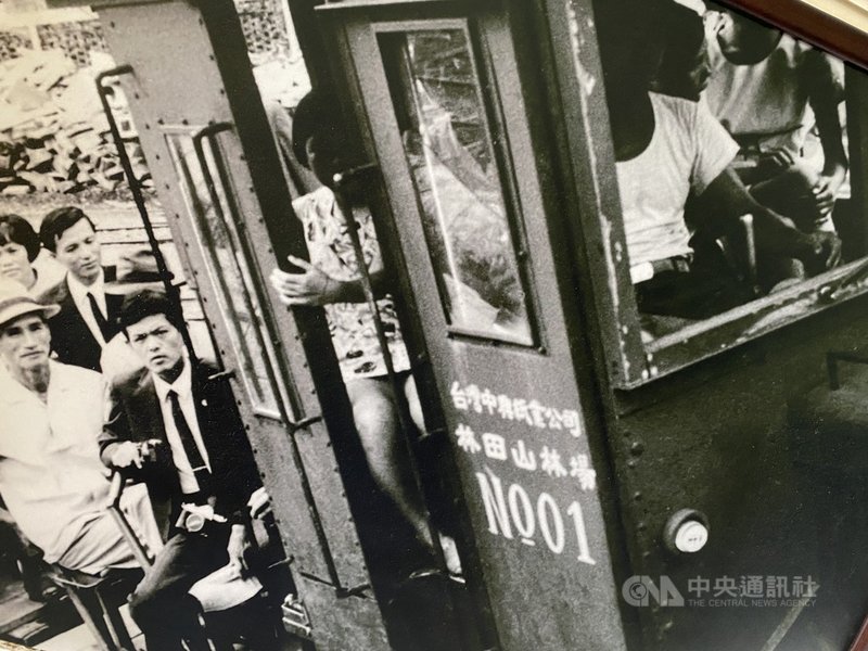早年花蓮林田山對外交通主要依賴萬森線鐵道,機關車頭自1969年開始服務,提供當時林場的員工和眷屬往來萬榮火車站和林田山林場之間。(翻攝照片)中央社記者李先鳳傳真 110年12月20日