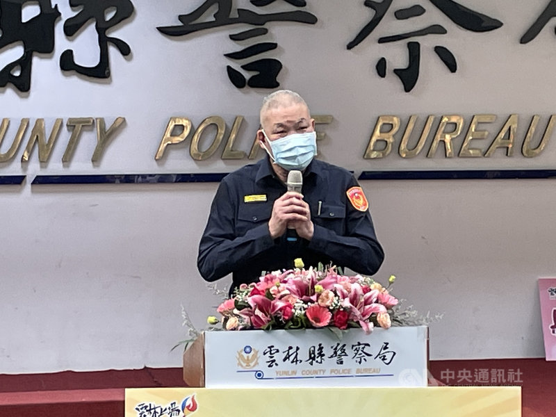 雲林縣警察局長朱宗泰去年到任,任內親力親為,因久咳未癒到醫院治療,11月檢查出食道癌末期,經搶救不敵病魔,20日下午辭世。圖為朱宗泰今年3月30日出席記者會。 中央社記者姜宜菁攝 110年12月20日