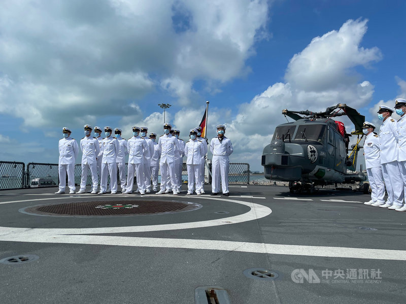 德國布蘭登堡級巡防艦「巴伐利亞號」日前穿越南海後，目前停靠新加坡樟宜海軍基地。德國規劃未來加強印太部署。中央社記者侯姿瑩新加坡攝 110年12月21日