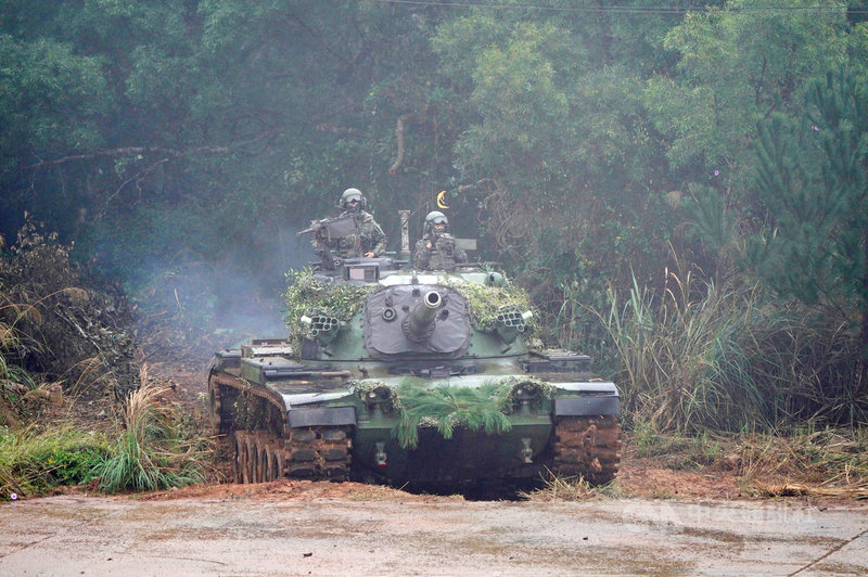 陸軍裝甲兵訓練指揮部21日舉辦「戰車排專精訓練」媒體參訪活動,展示戰車性能及火力。中央社記者徐肇昌攝 110年12月21日