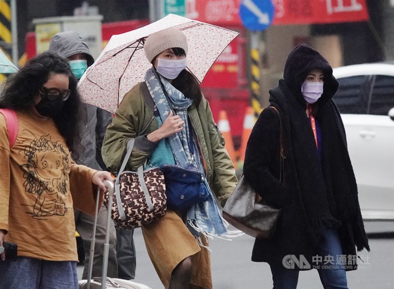 氣象局發布低溫特報，25日晚間至26日雙北、金門局部地區可能探10度以下低溫。（中央社檔案照片）