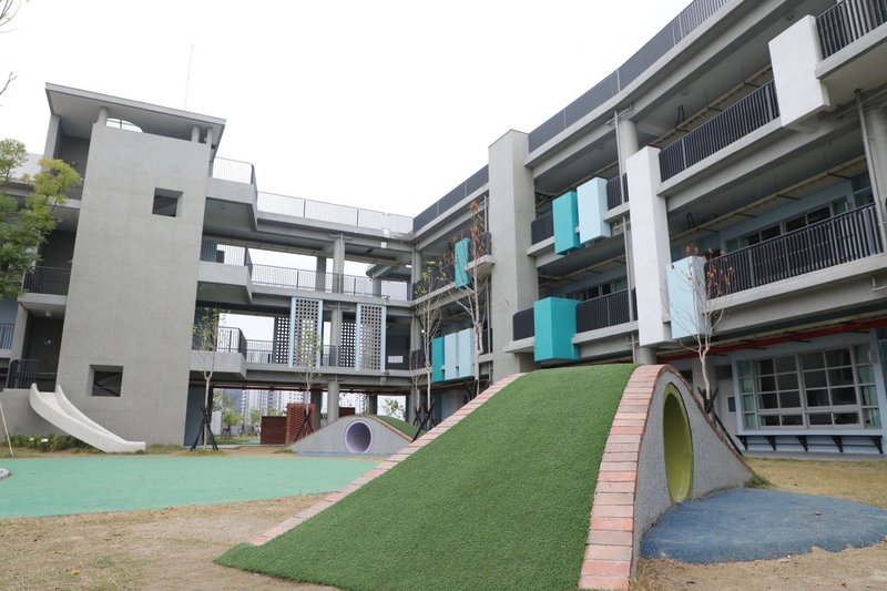 台南市安南區九份子國民中小學25日落成啟用,這是台南市第一所國民中小學,也是兼具多元教學空間的永續生態校園。(台南市政府提供)中央社記者張榮祥台南傳真 110年12月25日
