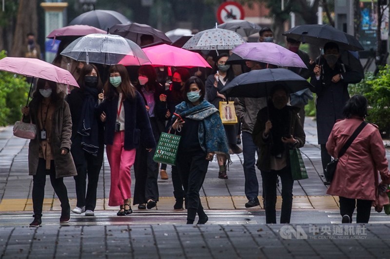 中央氣象局預報，25日冷氣團南下，各地氣溫明顯下降，北台灣溼冷。（中央社檔案照片）