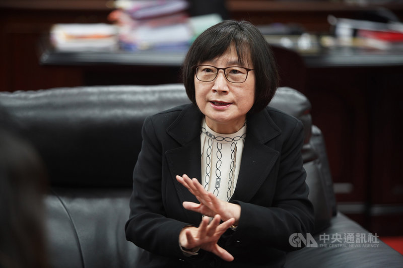 公平會主委李鎂上任快一週年,她接受中央社專訪時指出,買房不是買菜,企業賣房要有社會責任,目前公平會委員會有共識,不動產裁罰金額將隨著物價、建商不當得利規模等提高。中央社記者徐肇昌攝 110年12月25日