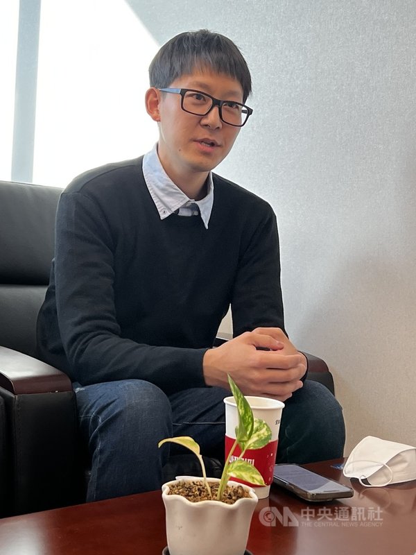 韓國攝影師金周奕接受中央社專訪，分享他在COVID-19（2019冠狀病毒疾病）疫情中觀察到的台韓交流。中央社記者廖禹揚首爾攝 110年12月25日