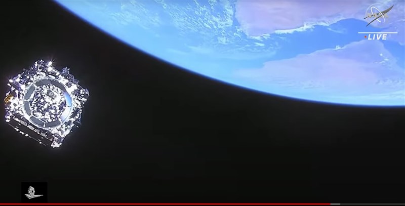 韋伯太空望遠鏡12月25日升空,前往距離地球150萬公里遠的目的地,預定明年6月運作。(圖取自NASA YouTube頻道網頁youtube.com)