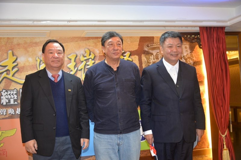 退輔會27日與復興崗文教基金會、救國團召開「民國111年紀念經國先生音樂會」記者會,其中民進黨籍的副主委李文忠(右1)出席。(退輔會提供)中央社記者游凱翔傳真 110年12月27日