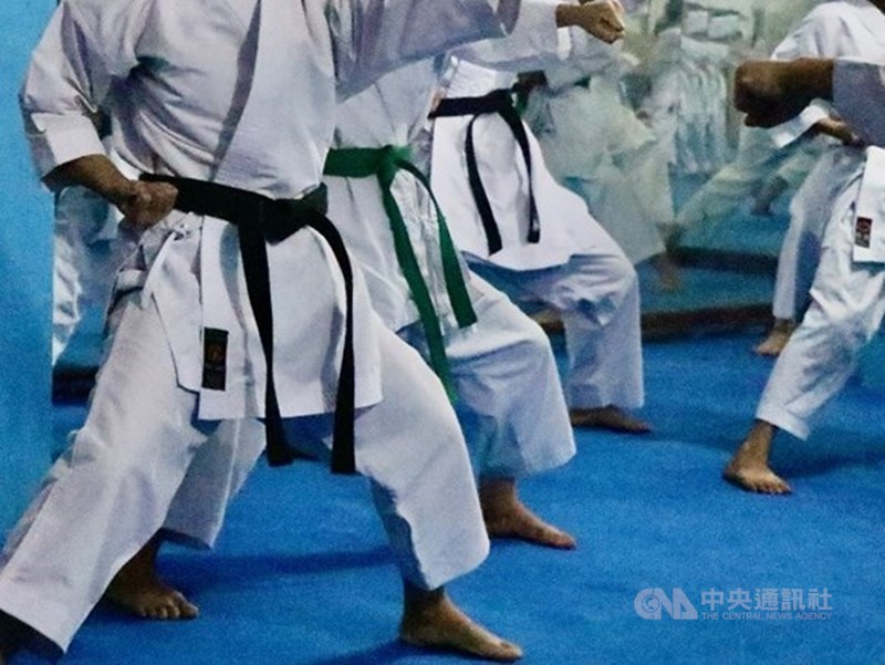 中央流行疫情指揮中心27日宣布，國內新增16例境外移入，其中1例為空手道代表團員，此團累計12人確診。（示意圖／中央社檔案照片）